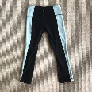 Lululemon cropped black an blue yoga pant leggings